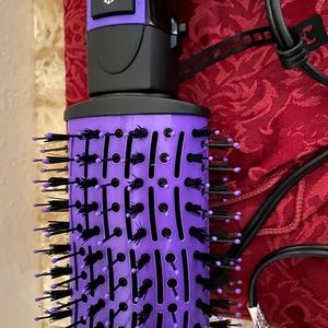 The Knot Dr. Blow dryer brush